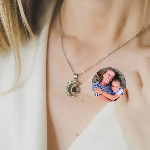 Colar Lua do Amor - Foto Personalizável + Caixa Rosa Encantada