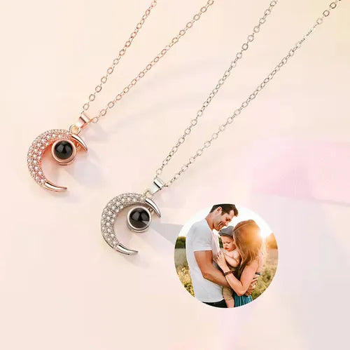 Colar Lua do Amor - Foto Personalizável + Caixa Rosa Encantada
