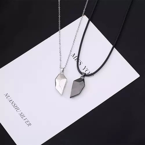 Par de Colares Magnéticos Lovers [PAGUE 1 , LEVE 2]